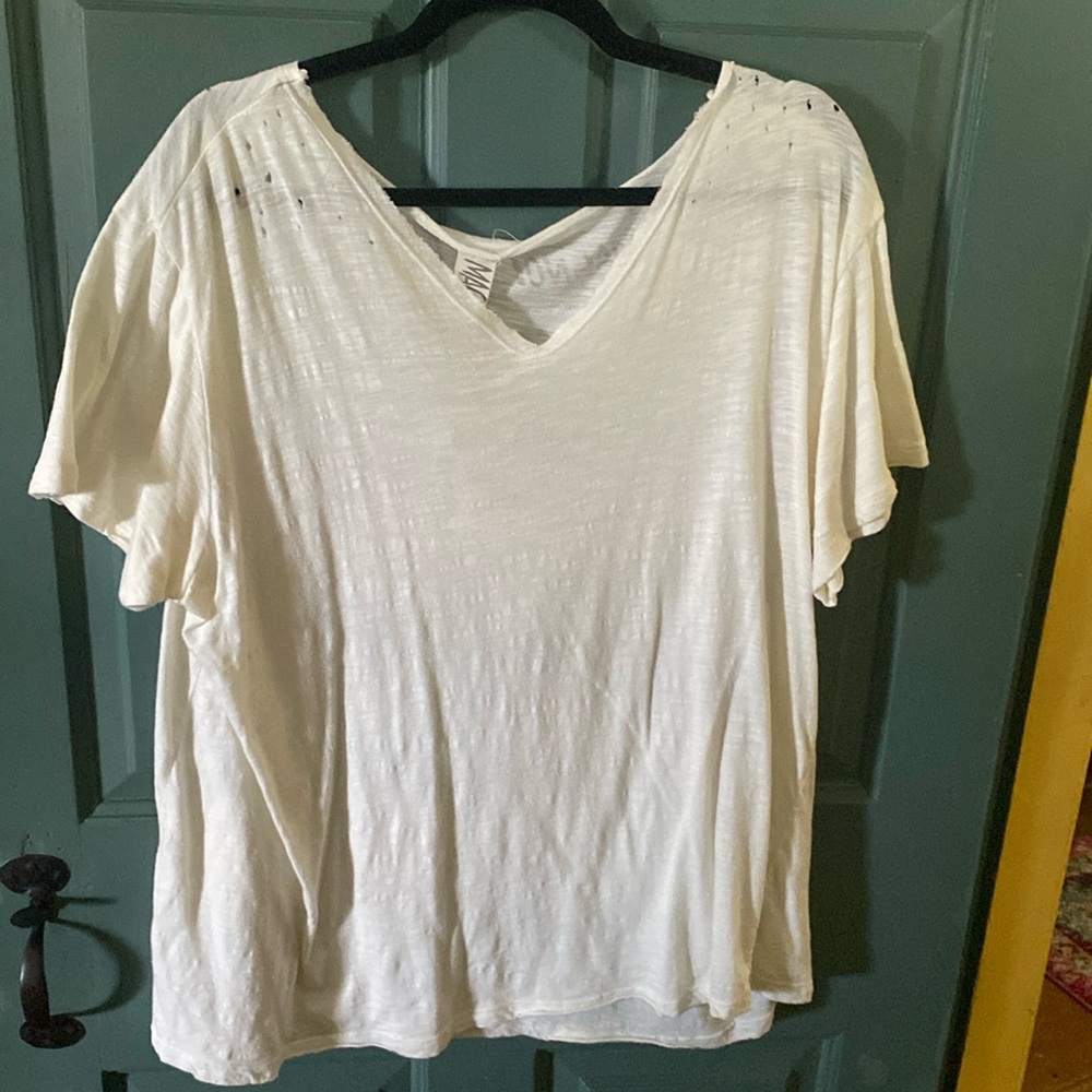 Mag Pearl white v-neck
